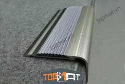 Nẹp cầu thang chống trơn M106