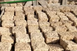 Đá cubic granite vàng Bình Định 10x10x5cm