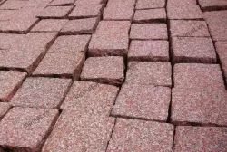 Đá cubic granite đỏ Bình Định 10x10x8cm