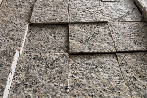 Đá granite vàng nhạt Bình Định băm mặt 30x60x2cm