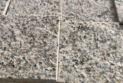 Đá granite vàng nhạt Bình Định băm mặt 30x60x2cm