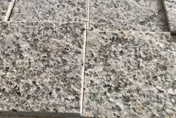 Đá granite vàng nhạt Bình Định băm mặt 30x60x2cm