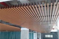 Trần nhôm Basi U50x90 Shaped copy