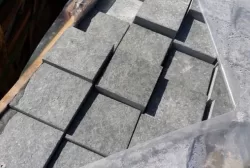 Đá bazan đen khò lửa 15x15x2cm