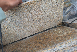 Đá granite vàng Bình Định đậm mặt băm 40x40x2cm