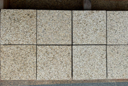 Đá granite vàng Bình Định đậm mặt băm 30x30x2cm