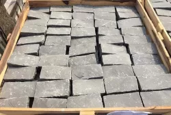 Đá cubic bazan đen chẻ tay 10x10x20 cm