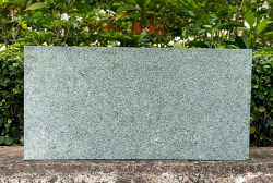 Đá xanh rêu băm toàn phần 30x60x2 cm