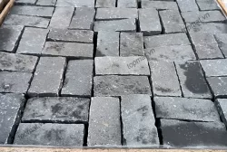 Đá cubic bazan đen chẻ tay 10x10x20 cm