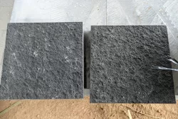 Đá bazan đen khò lửa 30x30x2cm