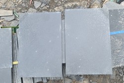 Đá slate đen vảy đồng Lai Châu 20x30x(0,4-1)cm