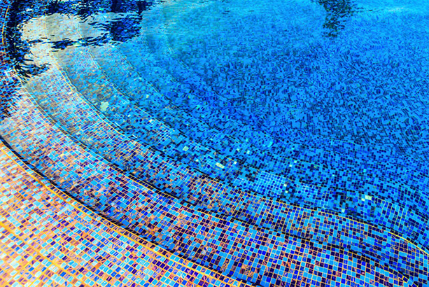 Gạch mosaic trang trí hồ bơi