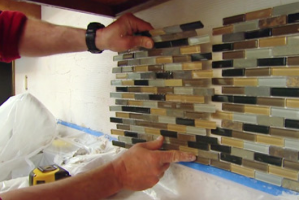 Thi công gạch mosaic ốp tường