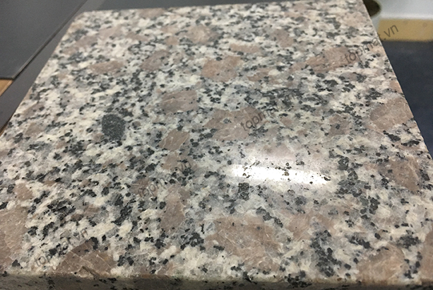 Đá granite tím hóa cà