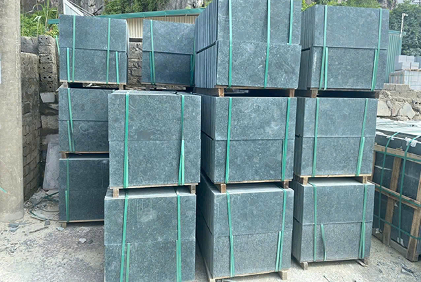 Đá tự nhiên Thanh Hóa lát sân vườn