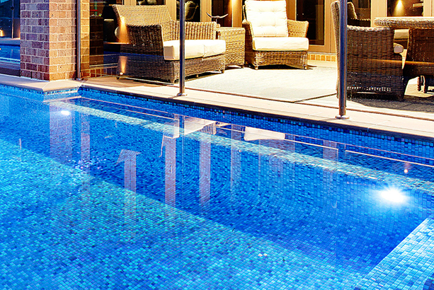 giá gạch mosaic hồ bơi