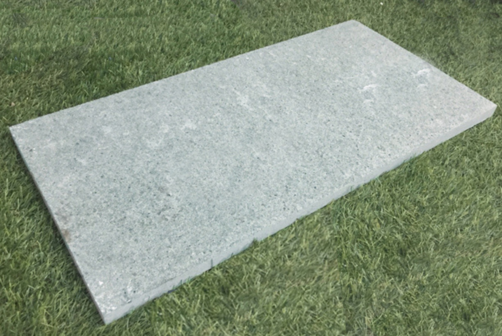 đá bazan lát vỉa hè kích thước 30x60 mặt khò