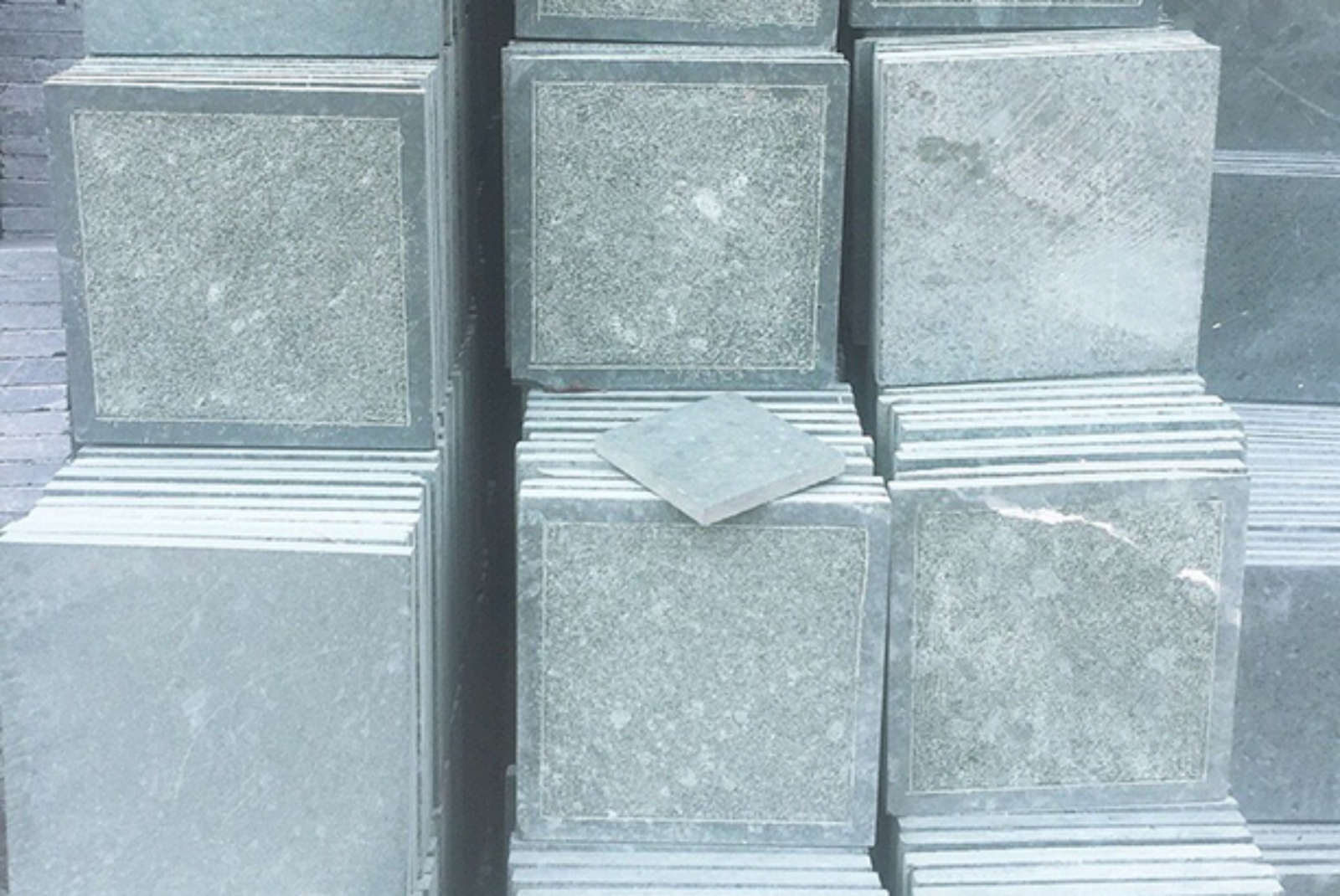 đá xanh Thanh Hóa băm trừ viền kích thước 40x40cm