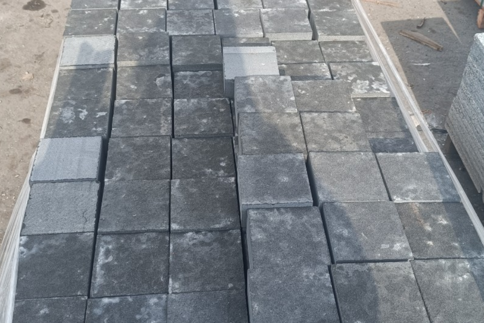 đá bazan lát vỉa hè kích thước 15x15