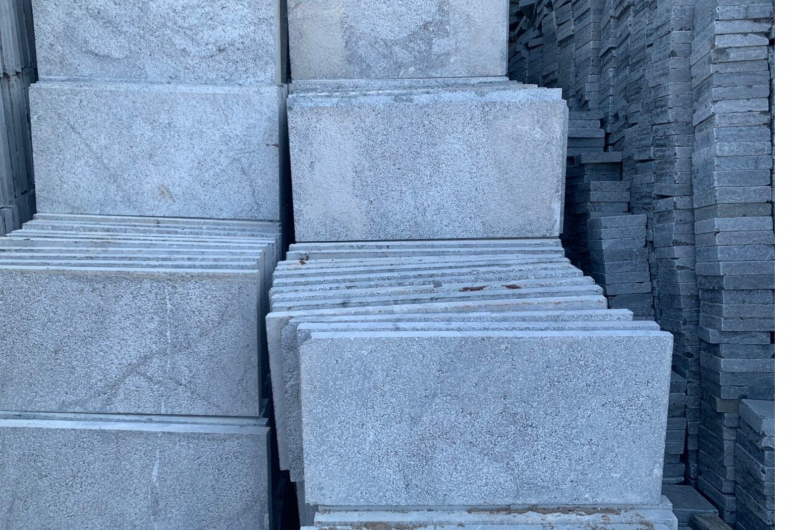 Đá ghi xám Thanh Hóa băm mặt lát vỉa hè