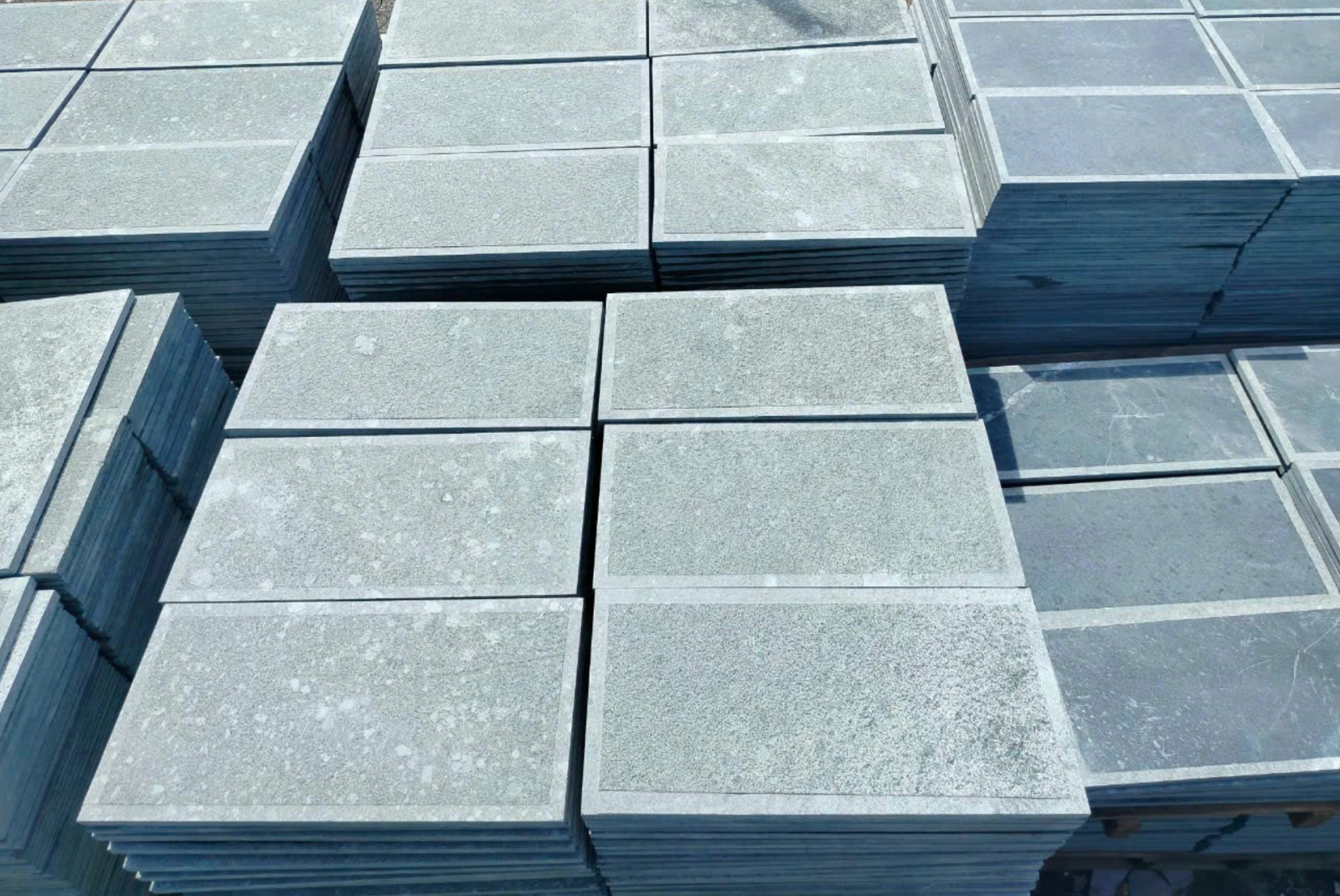 đá lát vỉa hè Thanh Hóa xanh rêu băm trừ viền 30x60x2