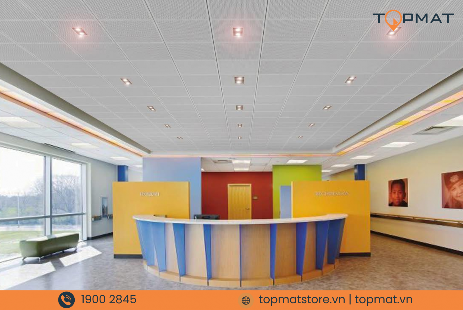 Trần nhôm 600x600 trong công trình trường học thực tế, giảm ồn, độ bền cao.