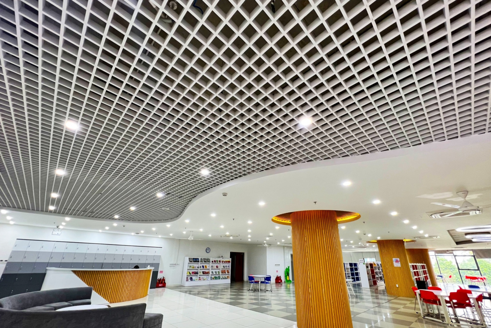 Trần nhôm caro kích thước 100x100 kích thước tiêu chuẩn phù hợp cho các loại trần