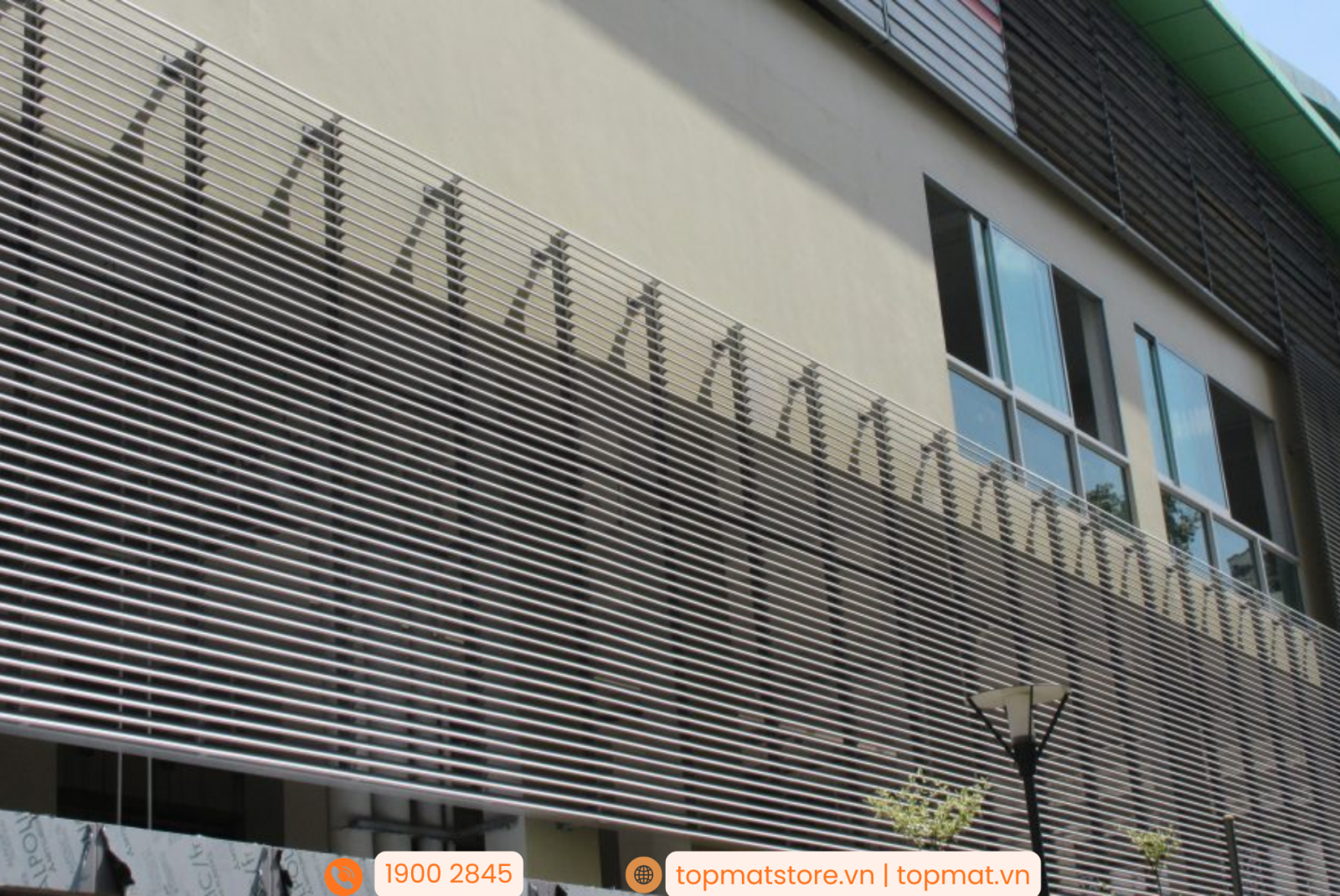 Lam nhôm trang trí mặt tiền 85C thiết kế đơn giản tạo thành những đường thẳng chạy dài