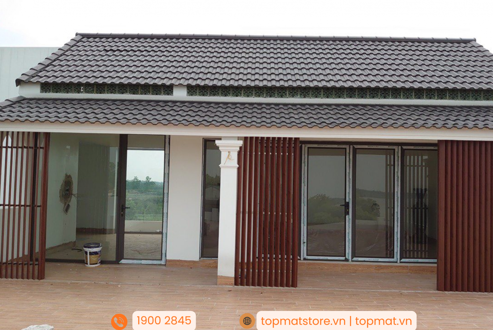 Lam nhôm chắn nắng mặt tiền kết hợp kiến trúc nhà sân vườn