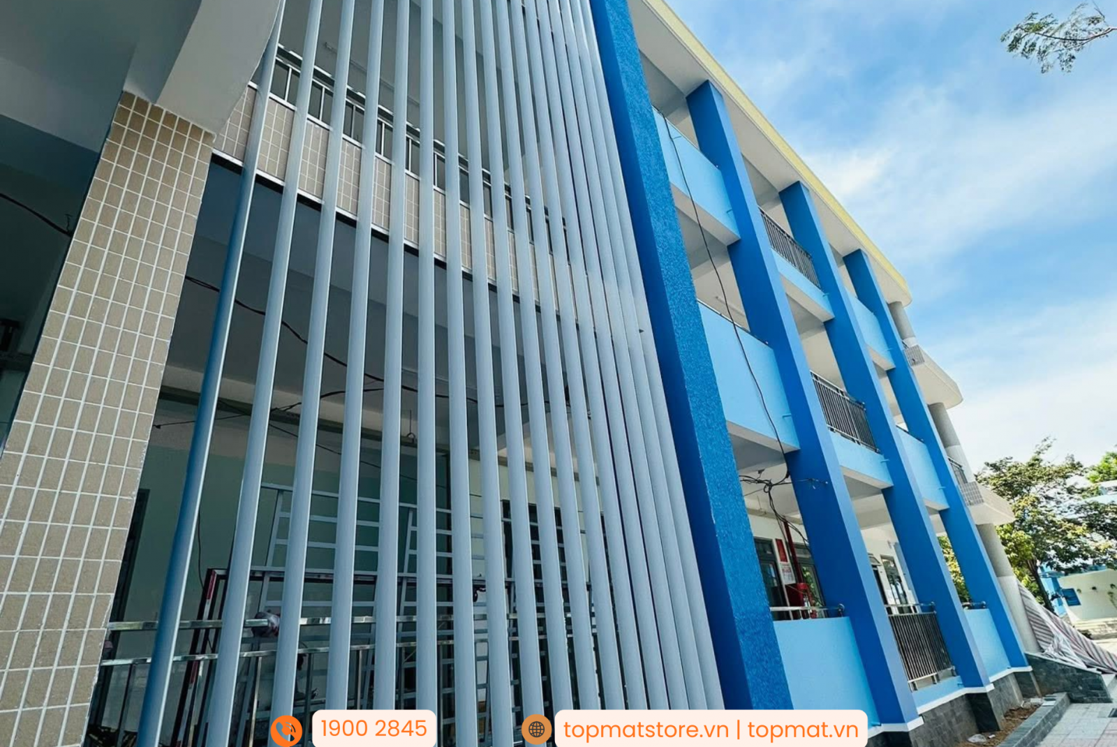 Lam nhôm hình thoi trang trí mặt tiền độc đáo, ấn tượng