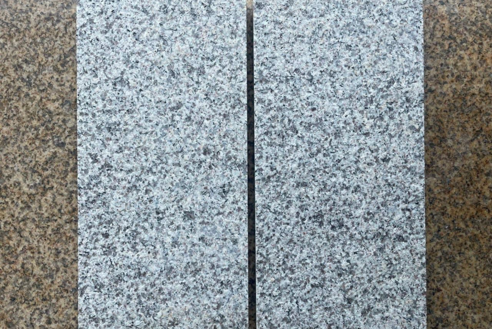 Đá granite lát nền mài hone, mặt phẳng nhưng vẫn có độ nhám nhẹ chống trơn