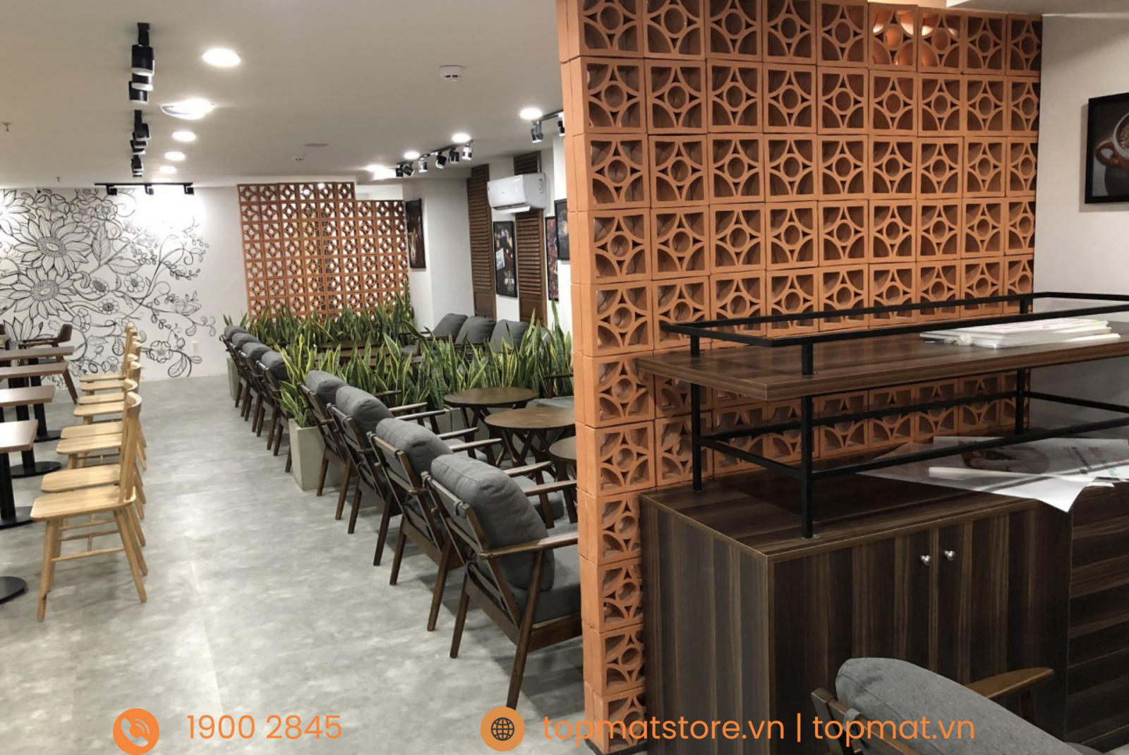 Vách ngăn gạch bông gió đất nung độc đáo trang trí quán cà phê