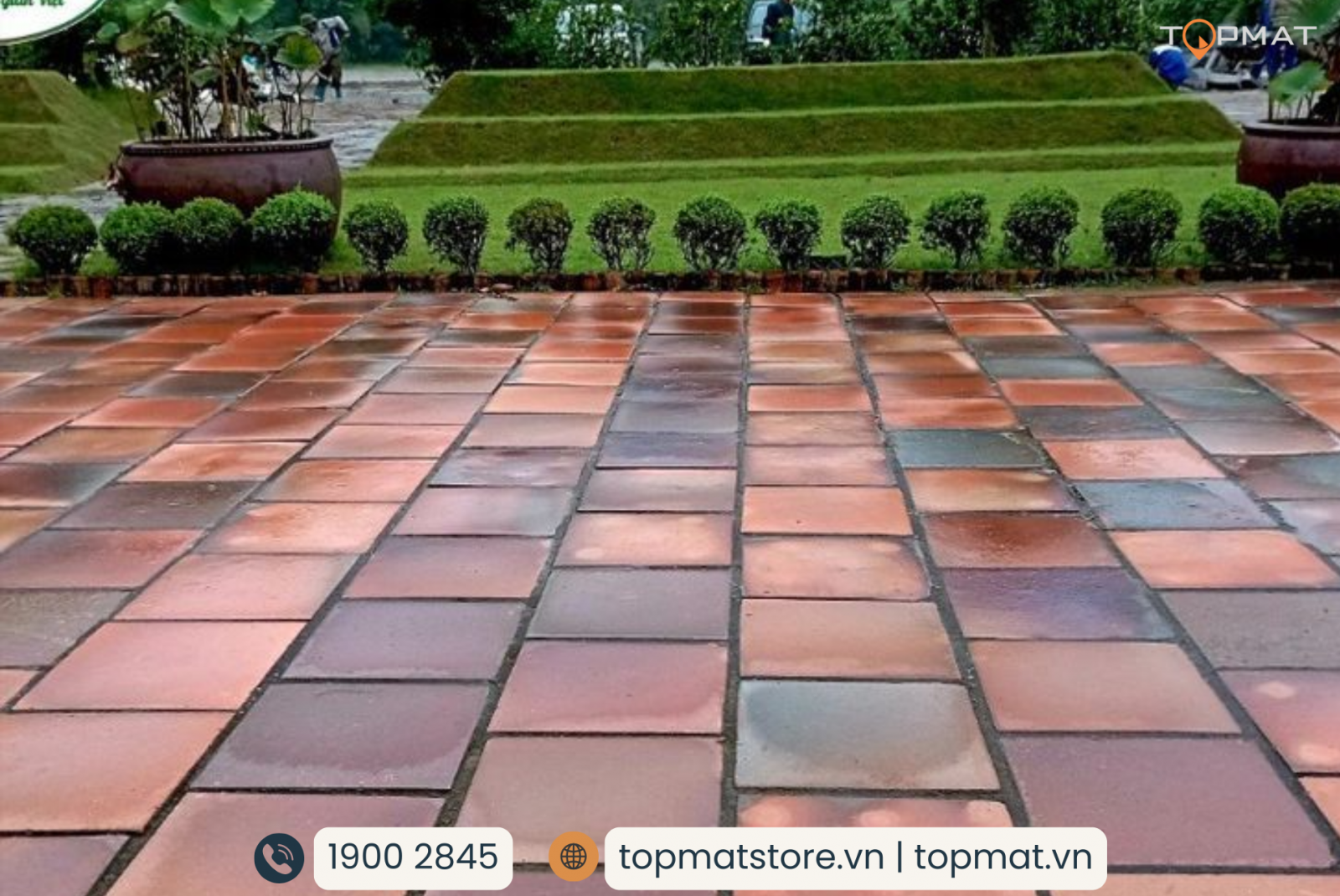 Mẫu gạch giả cổ lát sân với sắc đỏ cổ điển kết hợp hài hòa với sắc xanh của thiên nhiên 