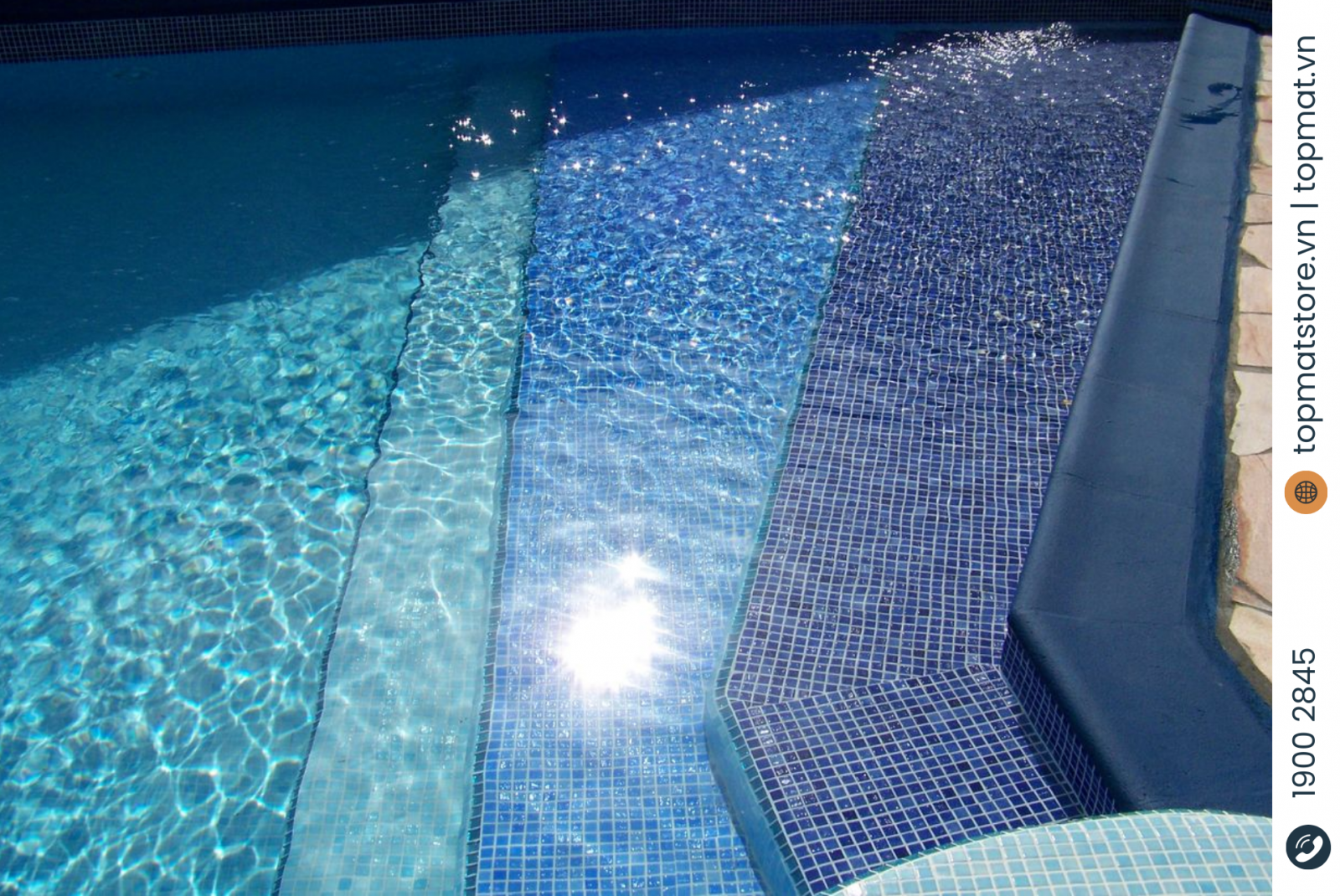 Gạch mosaic ốp bể bơi kết hợp đa màu sắc tạo hiệu ứng ấn tượng, độc đáo