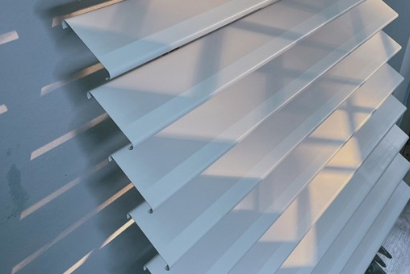 Mẫu lam nhôm 85C thông dụng với giá thành hợp lý 